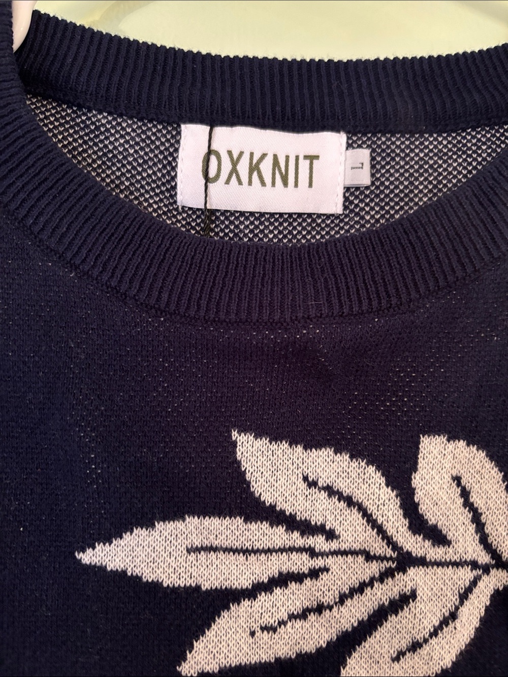 Oxknit Women's navy Sweater with white Floral Jacquard size large - Picture 2 of 6